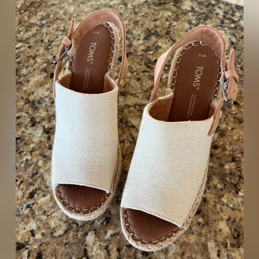 NWOT TOMS Camilla Wedge Sandal